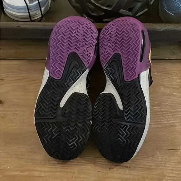 Nike Kids Shoes - Purple and Black - Picture 6 of 6